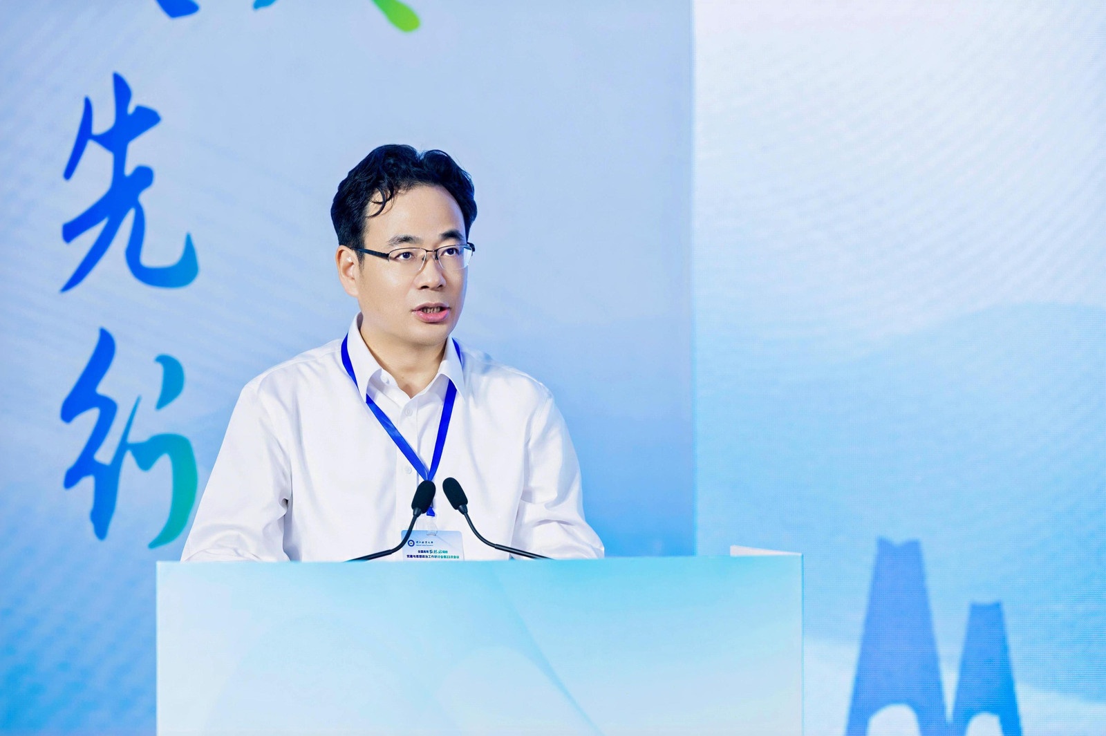 严小军.jpg
