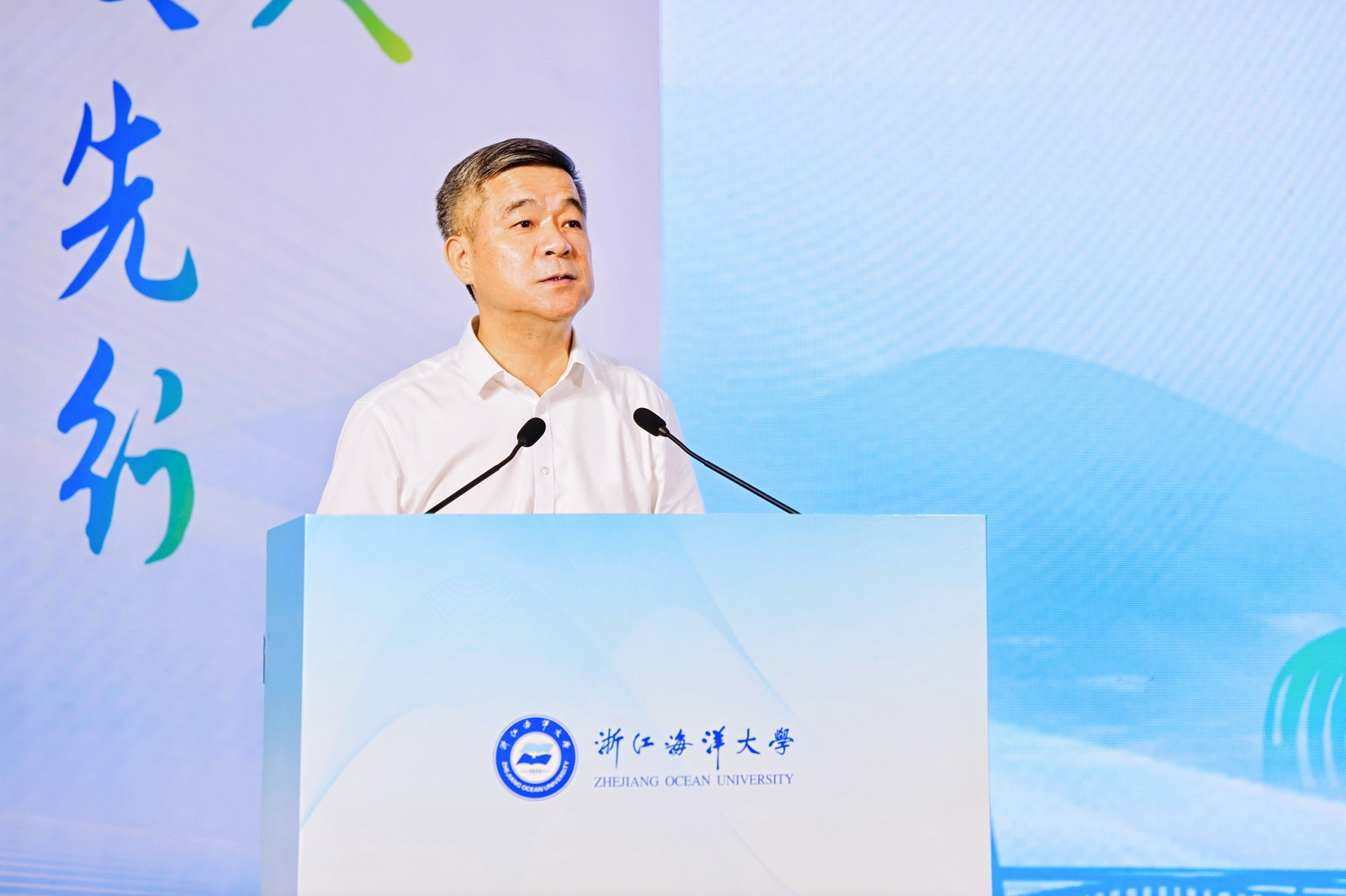 吕华.jpg