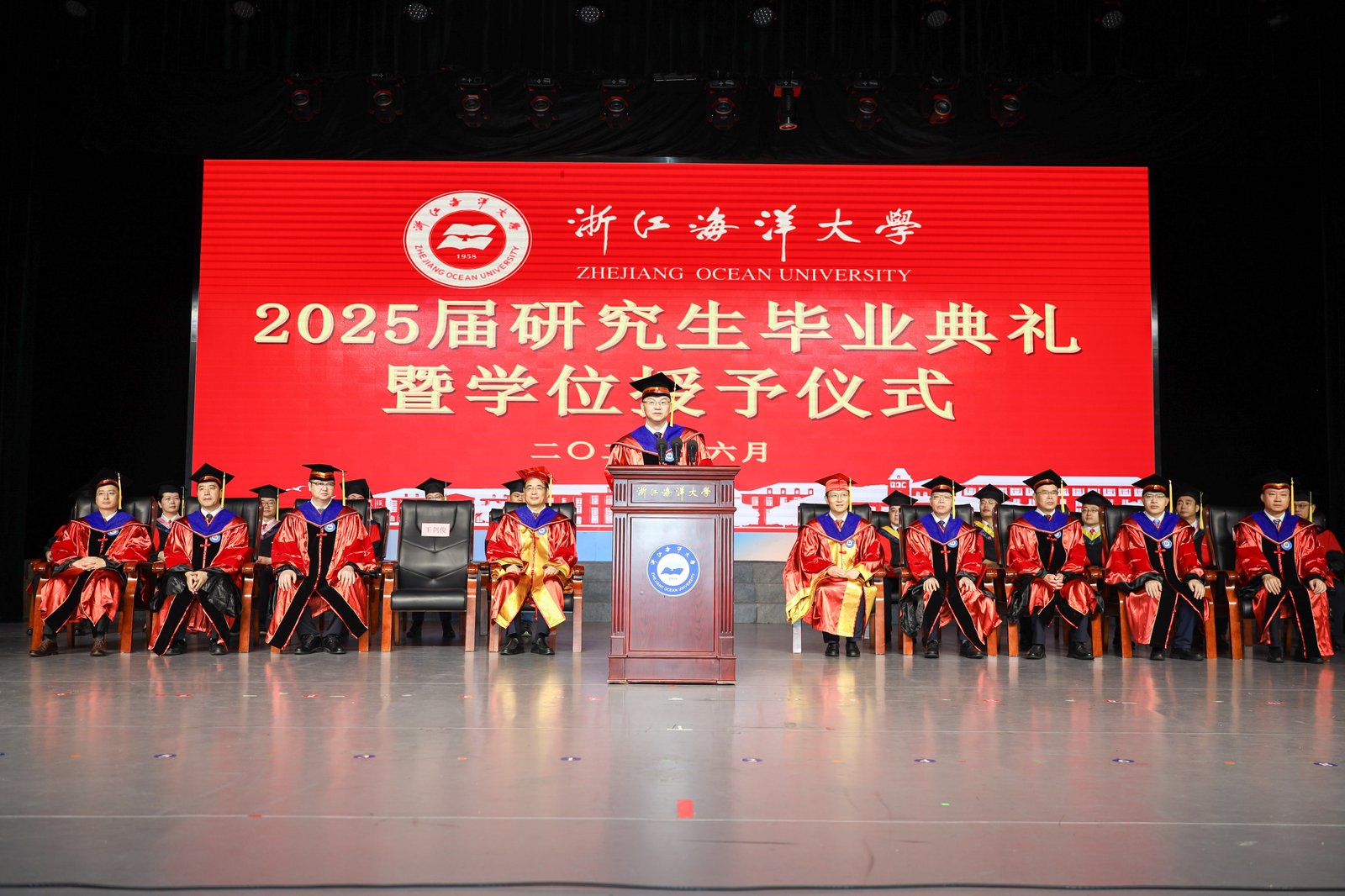 研究生毕业典礼2.jpg