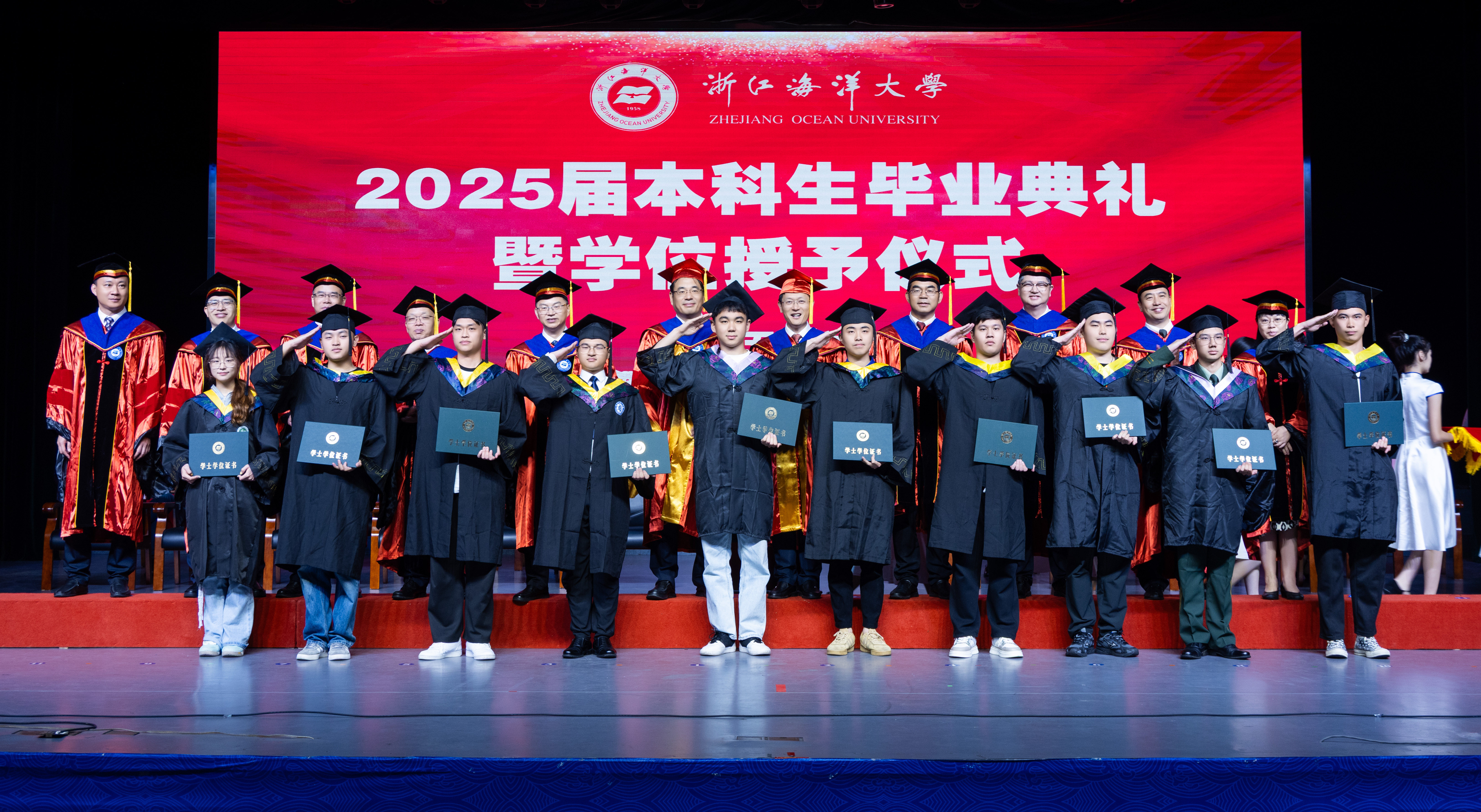 20250611本科生毕业典礼51.jpg
