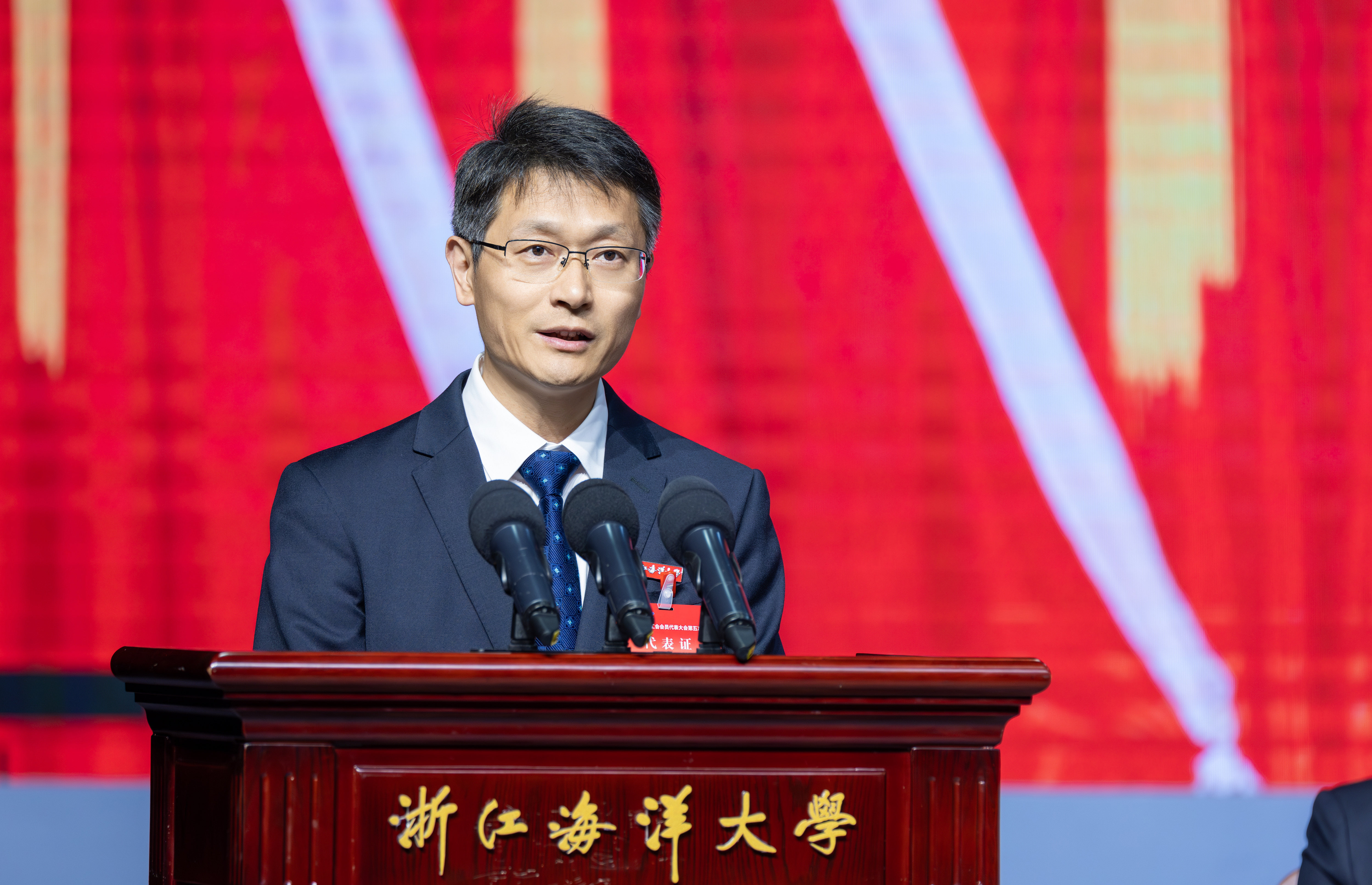20240429_五届五次教工代表大会-150-已增强-降噪.jpg