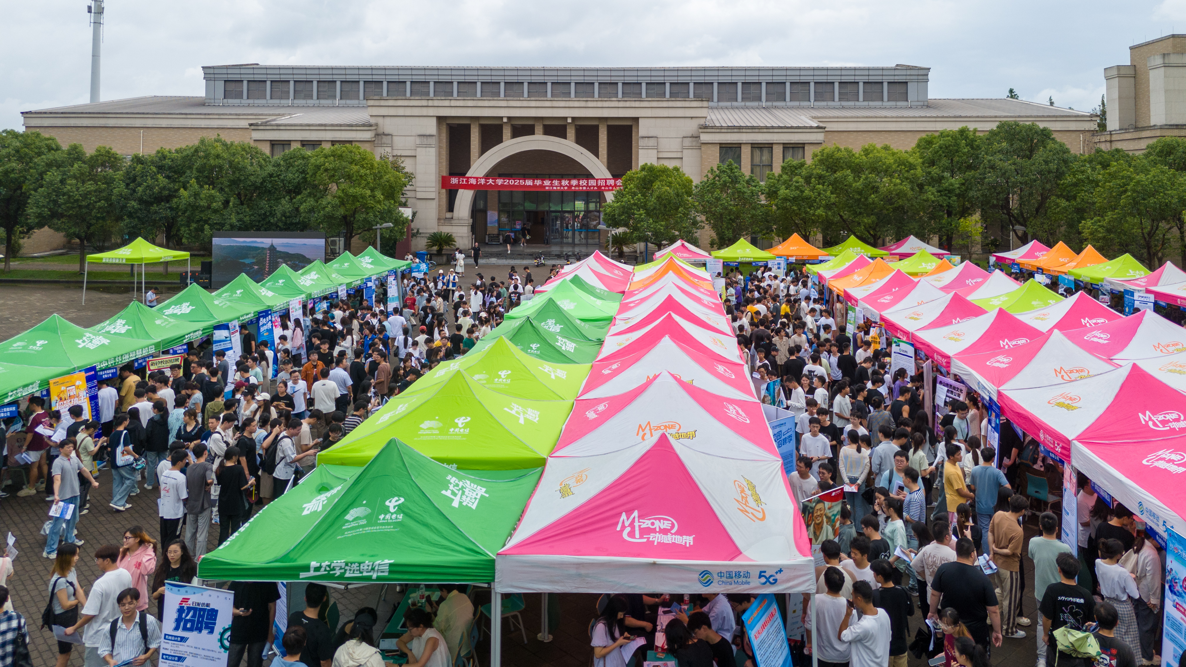 20240927学校2025届毕业生招聘会00021.jpg