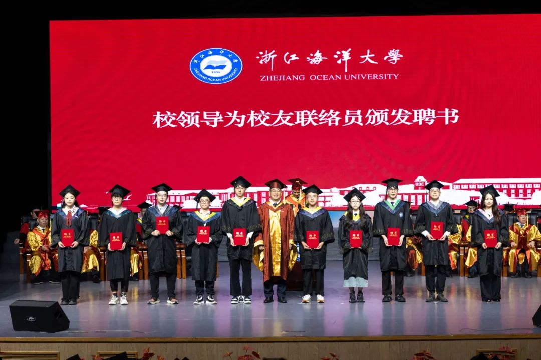 颁发聘书.jpg