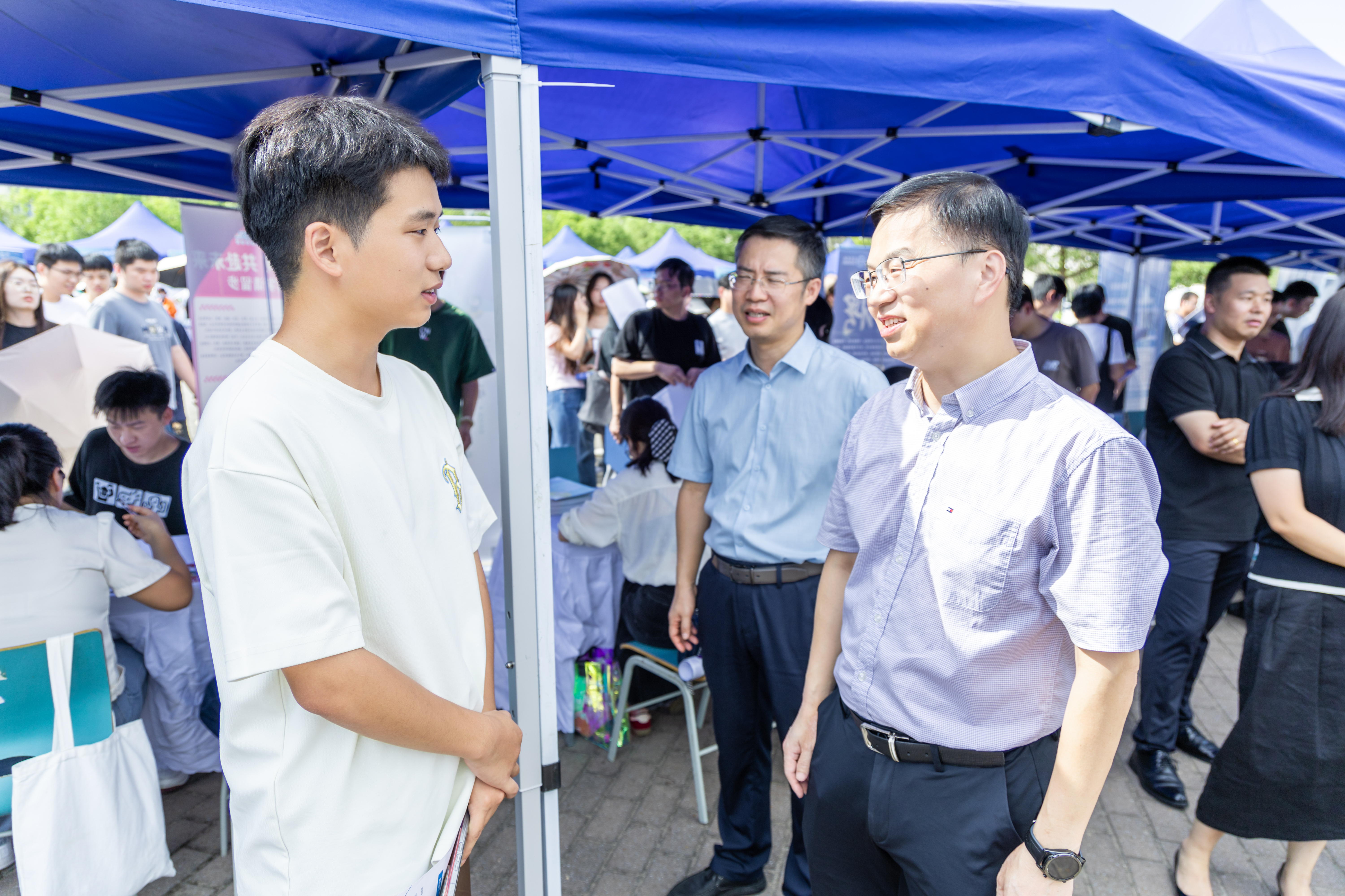 20250926-毕业生秋季招聘会-151.jpg