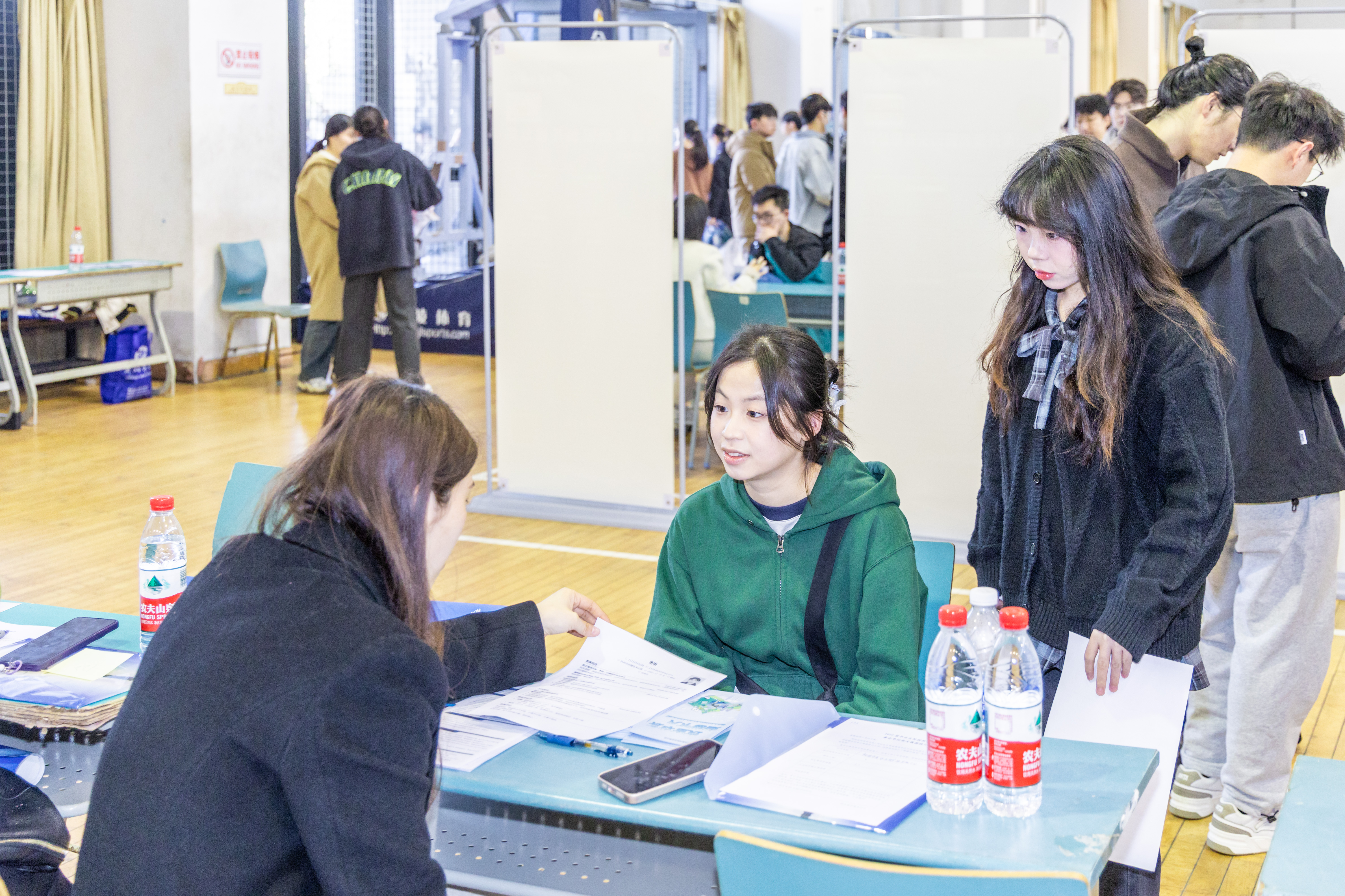 20250321-舟山大宗商品人才百校巡回招引招聘会-403.jpg