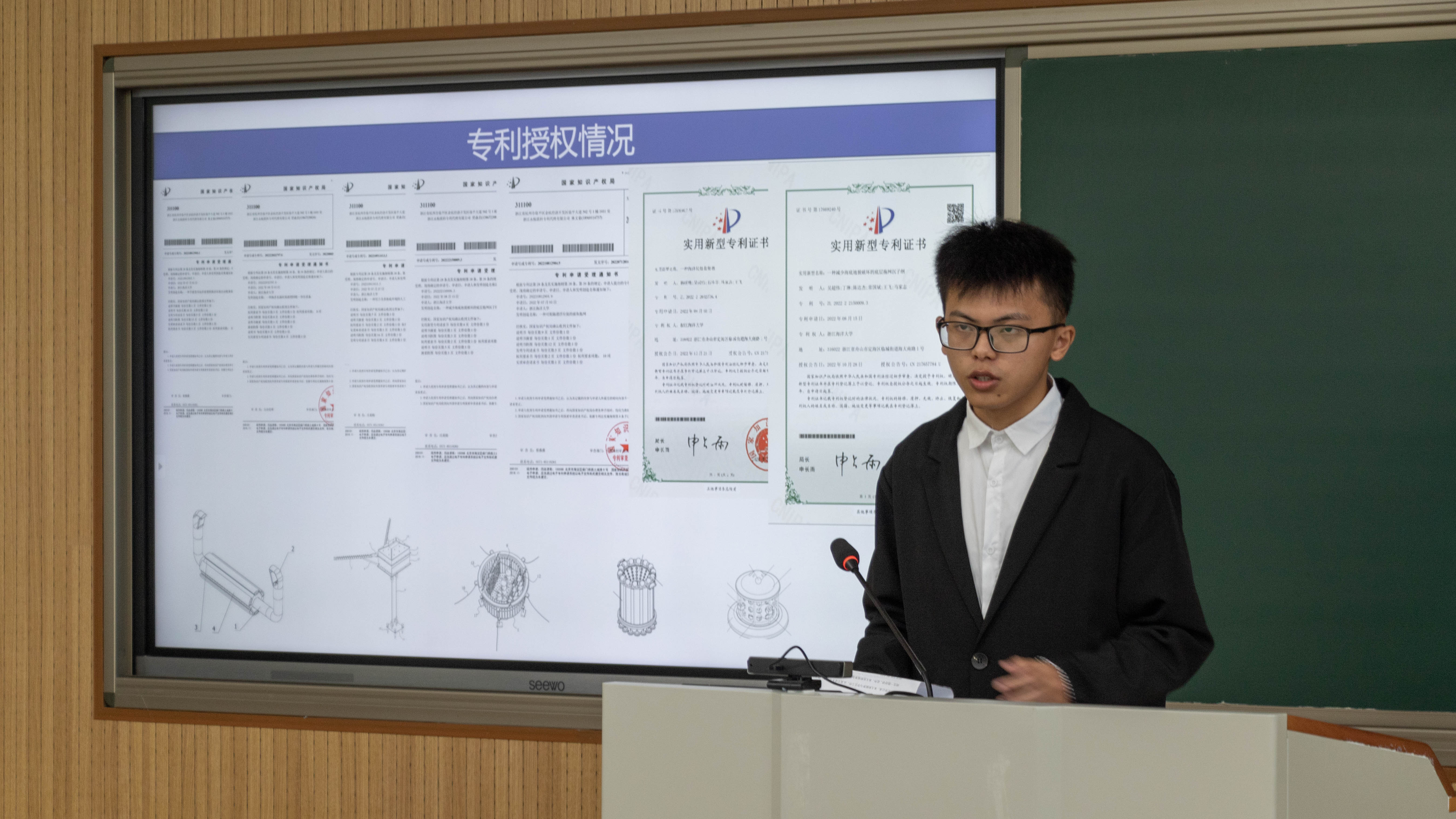 20221117_2021-2022学年奖学金评选会议(胡敏) (6).jpg