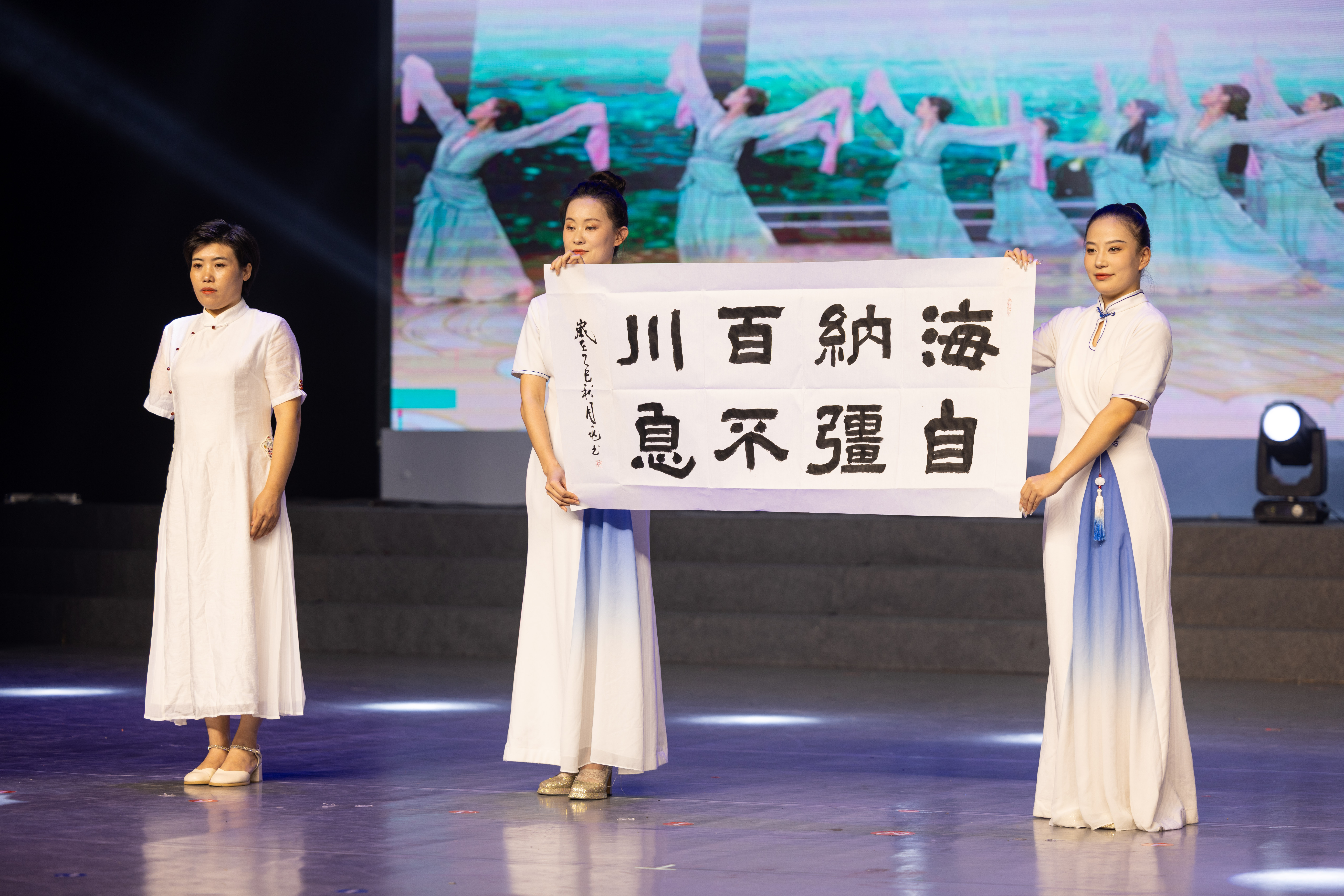 20251015_高雅艺术进校园-残疾人艺术团-277.jpg