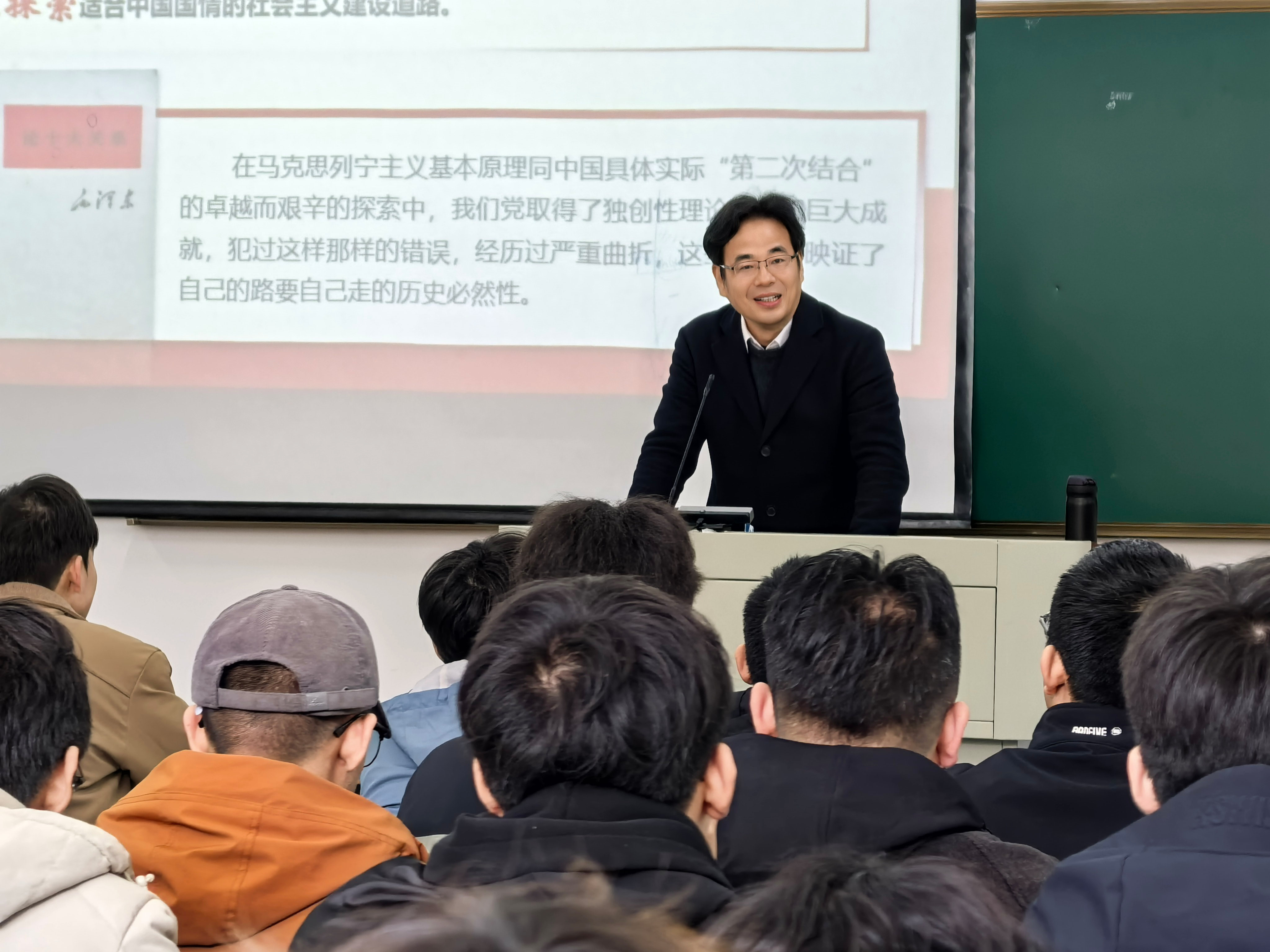 校领导深入教学一线开展听课活动.jpg